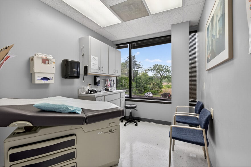 More Photos Of 330 Borthwick Ave, Portsmouth Medical For Sale