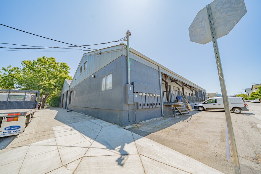 More Photos Of 2894 Ettie St, Oakland Distribution For Lease