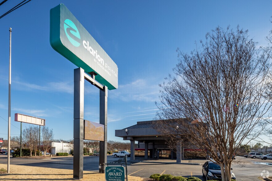 More Photos Of 4815 University Dr NW, Huntsville Hotel For Sale