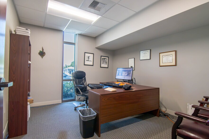 More Photos Of 5544 Central Ave, Saint Petersburg Office For Sale