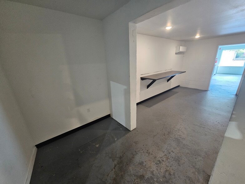 More Photos Of 5833 NE Portland Hwy, Portland Flex For Sale