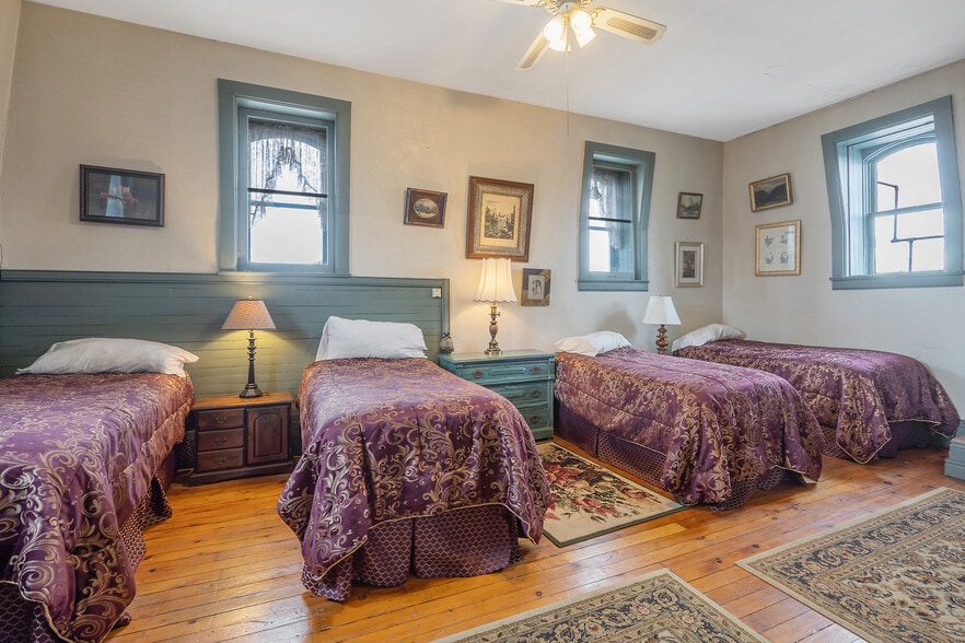 More Photos Of 1880 House Bed & Breakfast, Pulaski Hotel For Sale