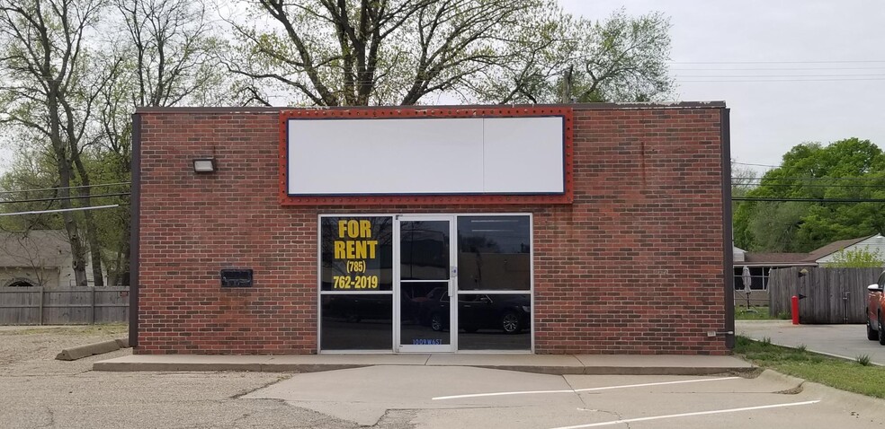 Primary Photo Of 1009 W 6th St, Junction City Freestanding For Lease