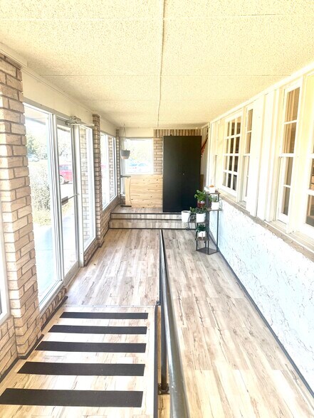 More Photos Of 1020 18th St, Woodward Office For Sale