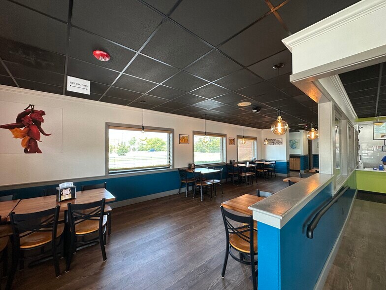 More Photos Of 900 Riverside Dr, East Peoria Restaurant For Sale