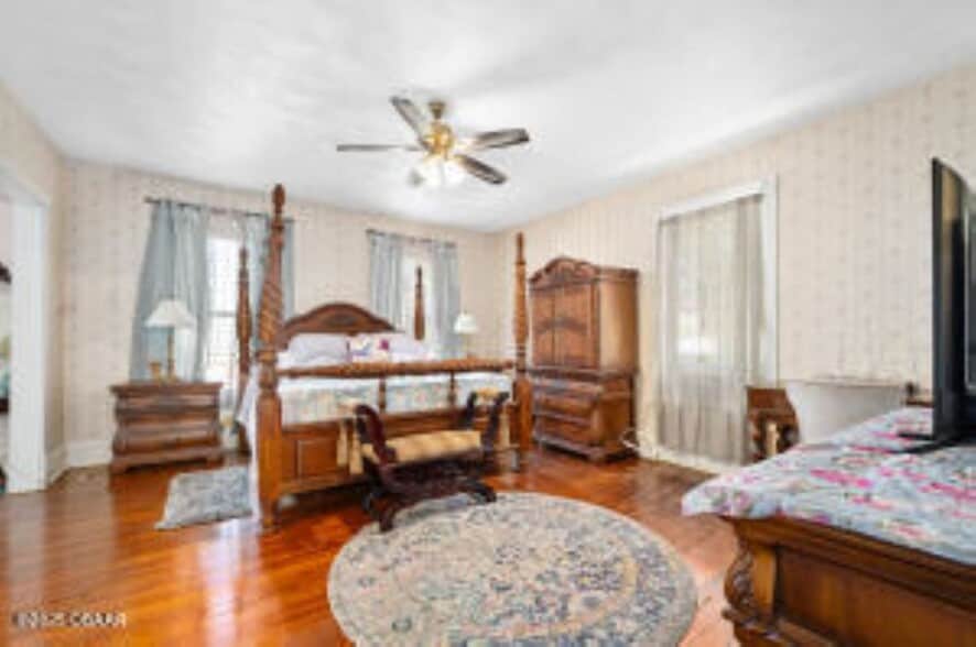 More Photos Of 228 W Howry Ave, Deland Storefront Retail Office For Sale