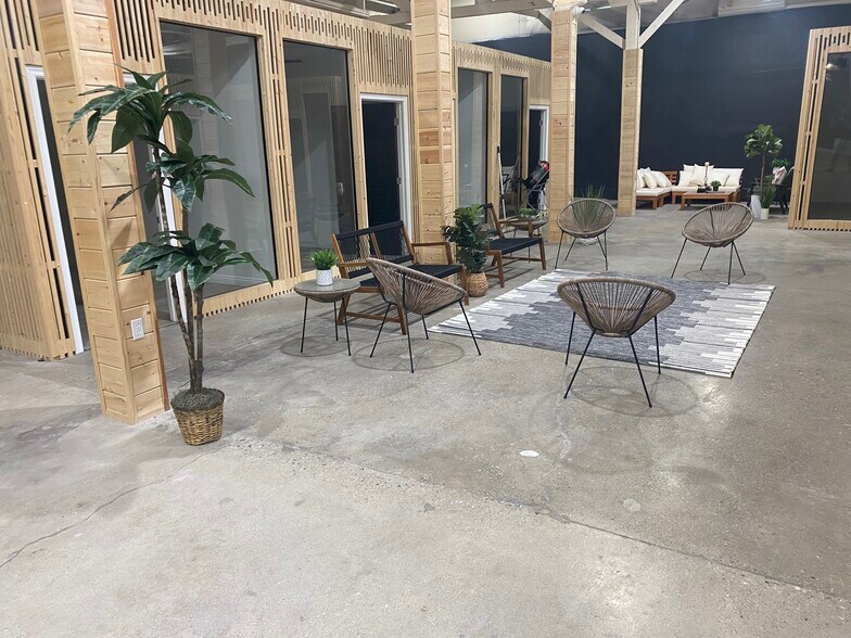 More Photos Of 1701-1721 N Main St, Los Angeles Office For Sale