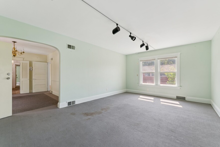 More Photos Of 12610 Larchmere Blvd, Cleveland General Retail For Sale