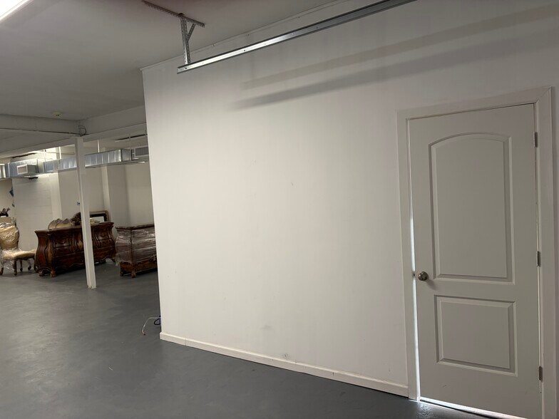 More Photos Of 2425 Long Beach Rd, Oceanside Flex For Lease