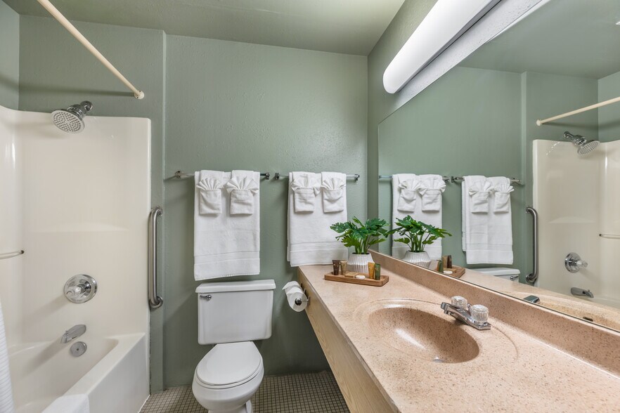 More Photos Of 1370 N McCue St, Laramie Hotel For Sale