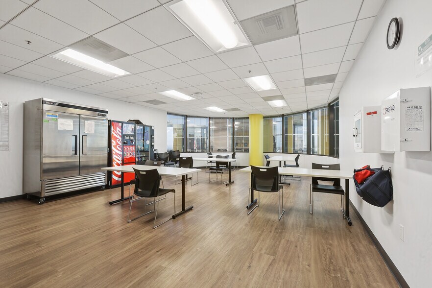 More Photos Of 300 Oceangate, Long Beach Office For Lease