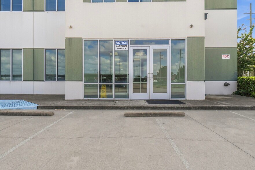 More Photos Of 911 Regional Park Dr, Houston Office For Sale