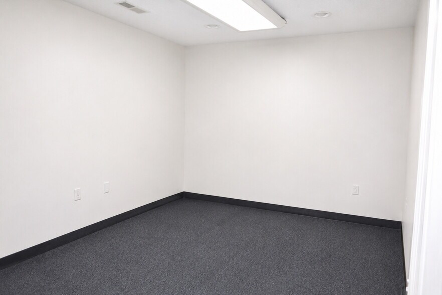 More Photos Of 2335 Columbia Hwy, Pulaski Office For Sale