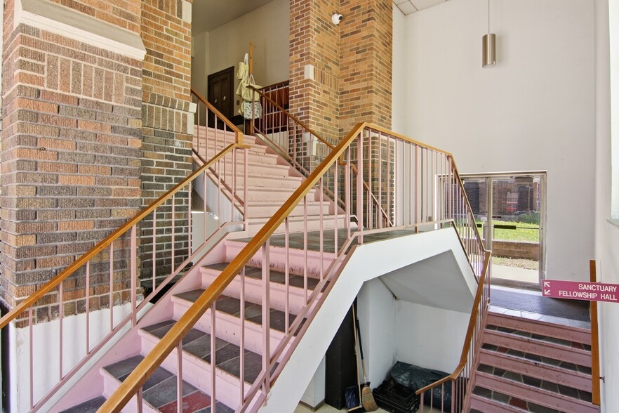 More Photos Of 1115 Greenbrier St, Saint Paul Religious Facility For Sale