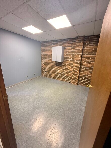 More Photos Of 7800 W College Dr, Palos Heights Office For Lease