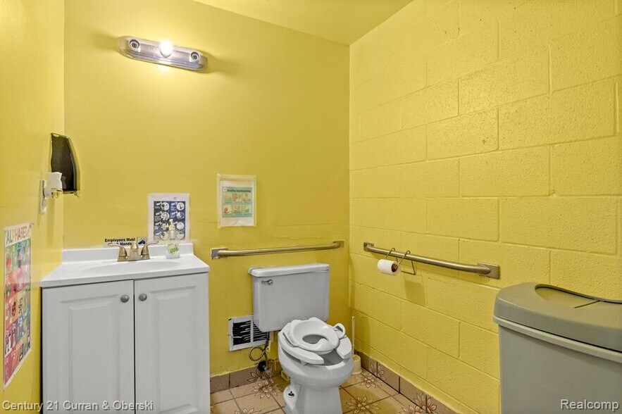 More Photos Of 27500-27520 Joy Rd, Livonia Freestanding For Lease