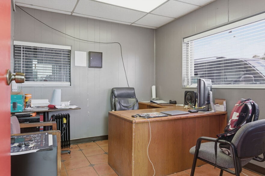 More Photos Of 616 S Central Expy, Richardson Freestanding For Lease