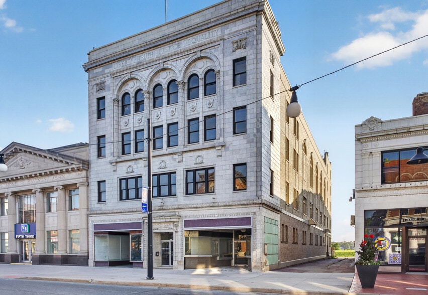 More Photos Of 573-577 Broadway, Lorain Storefront Retail Residential For Sale