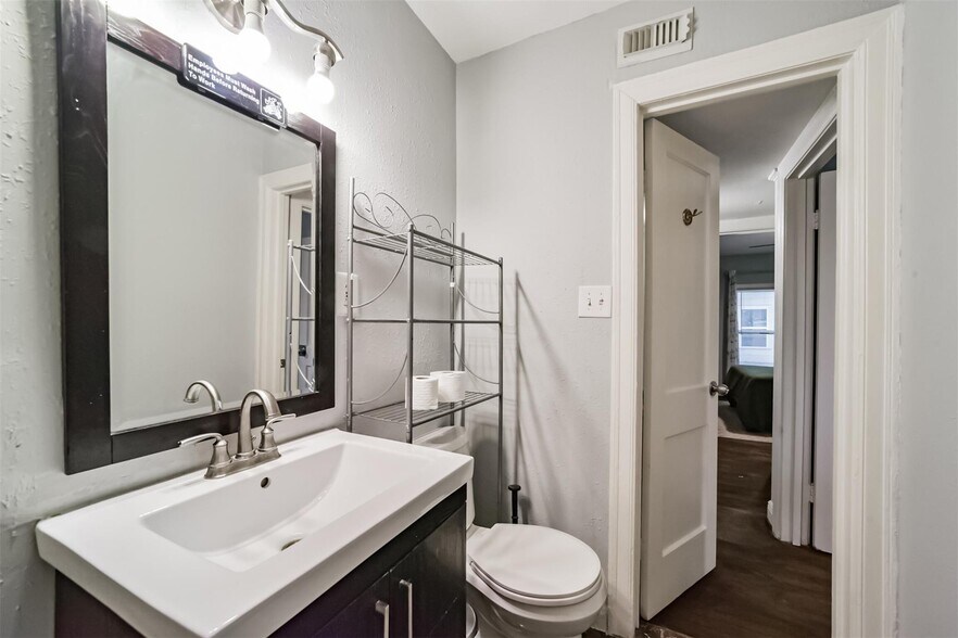 More Photos Of 543 Studewood St, Houston Specialty For Sale