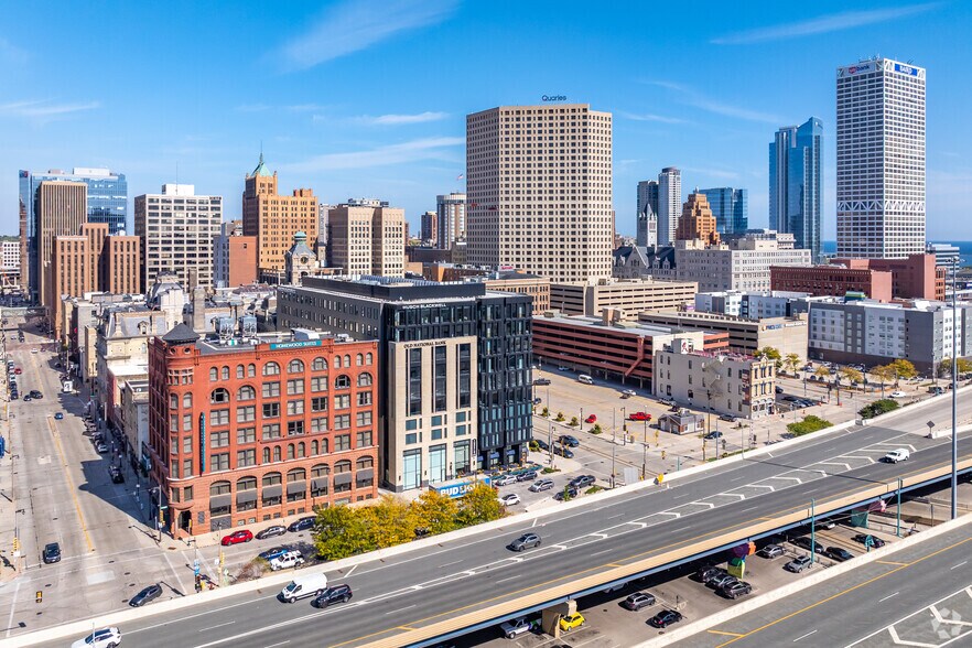 More Photos Of 511 N Broadway, Milwaukee Office For Lease