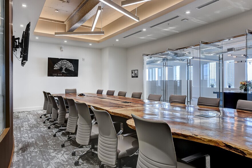 More Photos Of 100 N Laura St, Jacksonville Office For Lease