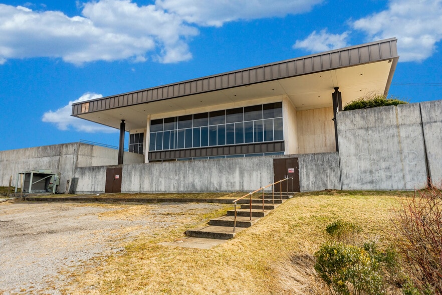 More Photos Of 214 Merchant St, Fairmont Bank For Sale