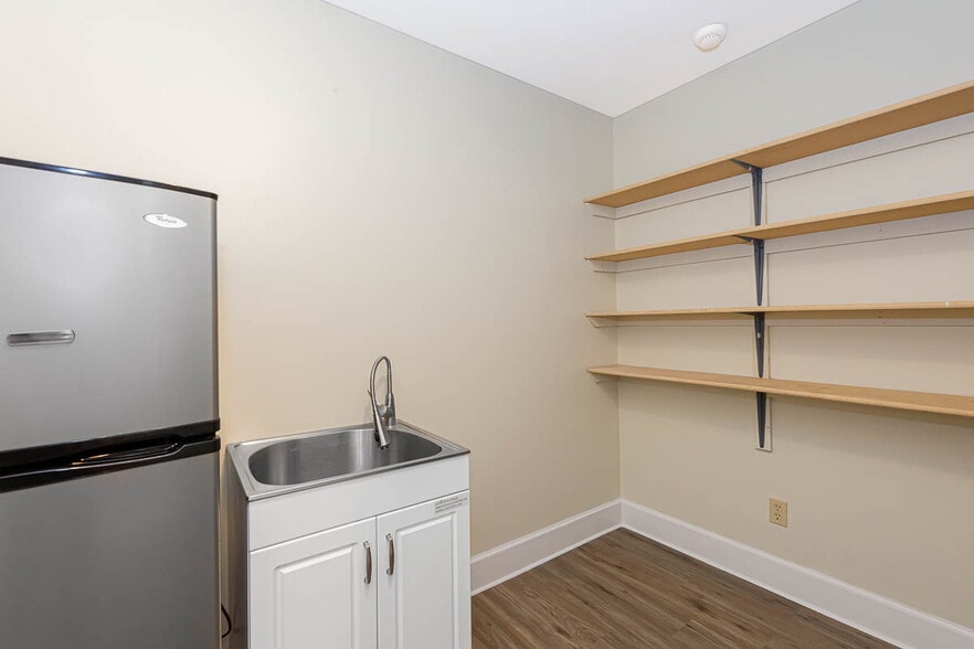 More Photos Of 143 State St, Newburyport Loft Creative Space For Lease