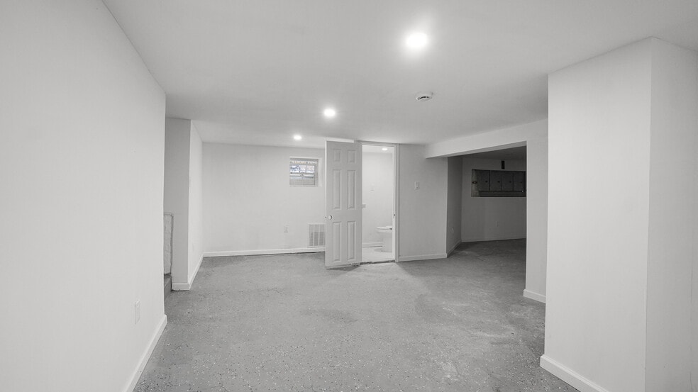 More Photos Of 129 New Dorp Plz, Staten Island Office Residential For Sale