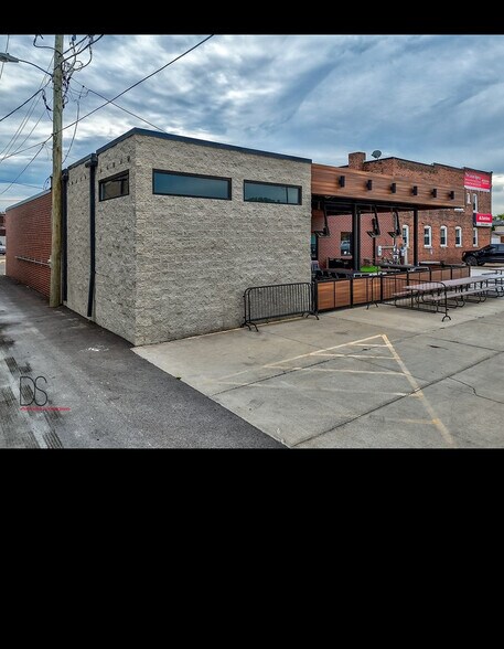 More Photos Of 110 E Hickory St, Streator Bar For Sale