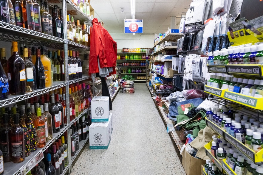 More Photos Of Undisclosed, Pontiac Convenience Store For Sale
