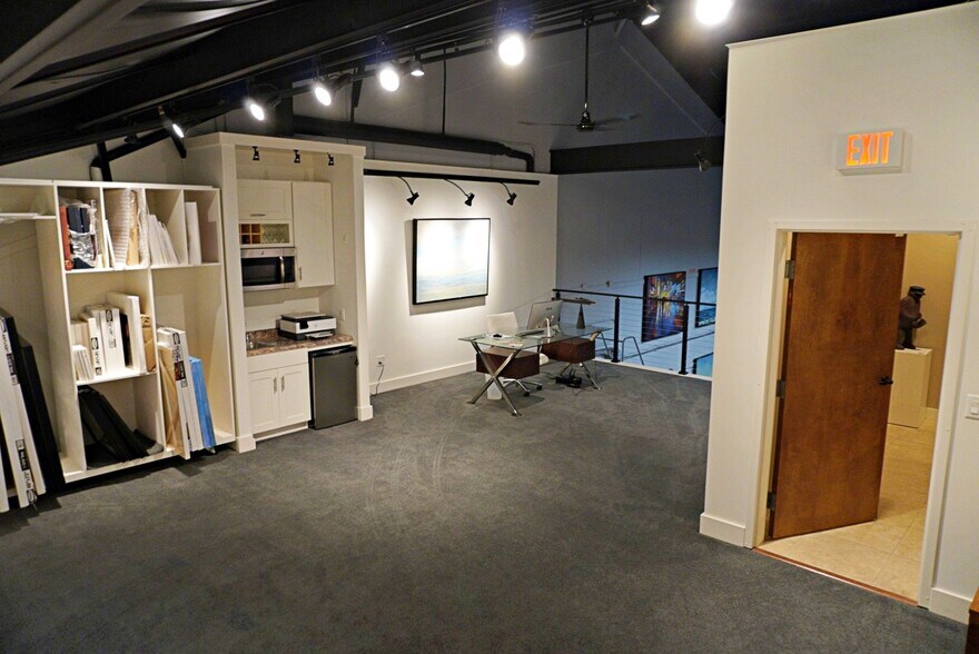 More Photos Of 3653 Regent Blvd, Jacksonville Flex For Sale