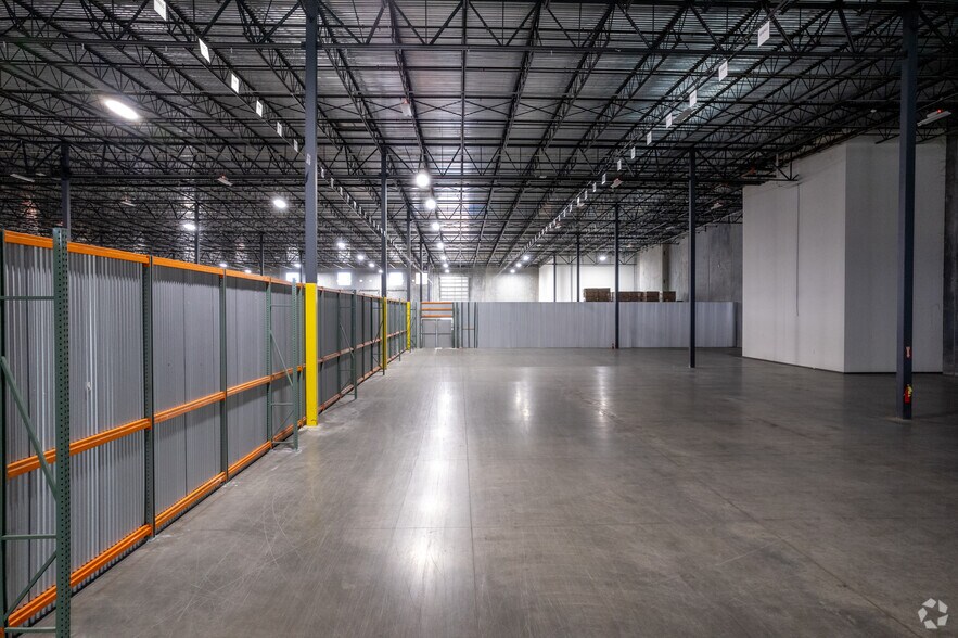 More Photos Of 10565 Red Bluff Rd, Pasadena Distribution For Lease