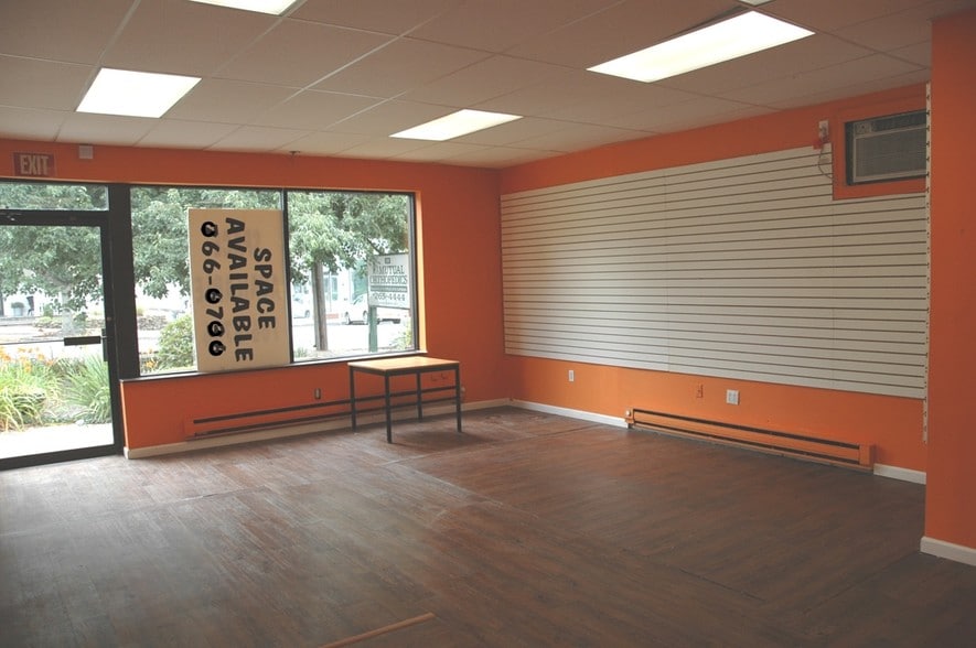 More Photos Of 24 Bellemeade Ave, Smithtown Storefront Retail Office For Lease