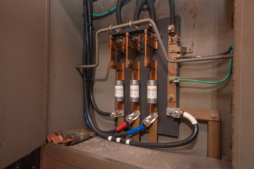 More Photos Of 3957 N Normandy Ave, Chicago Manufacturing For Sale