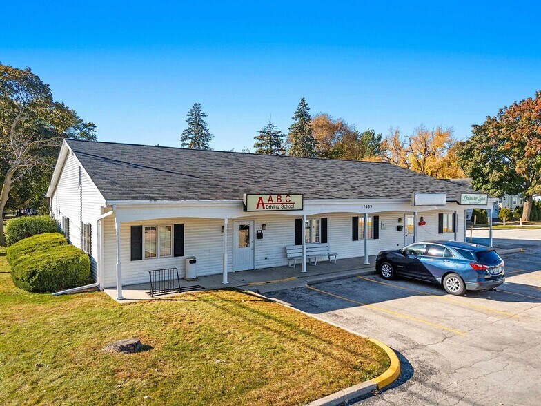 Primary Photo Of 1639 Deckner Ave, Green Bay Storefront For Lease