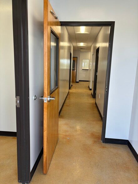 More Photos Of 14710-14722 Speedway Park, Von Ormy Truck Terminal For Lease