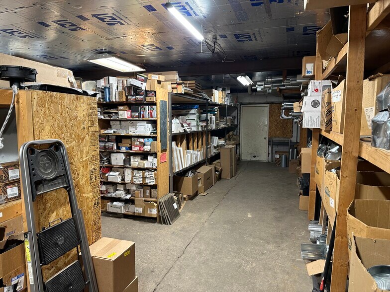 More Photos Of 546 W 5th St, Clare Flex For Sale