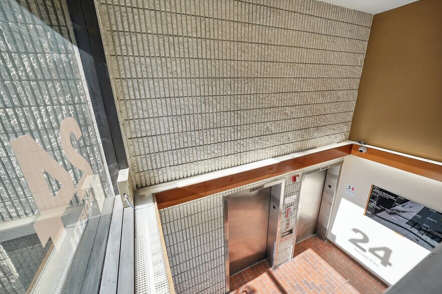 More Photos Of 24 N Market St, Jacksonville Office For Lease