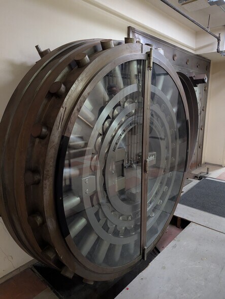 More Photos Of 106 W 4th St, Santa Ana Office For Sale