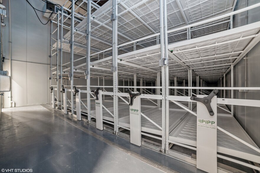 More Photos Of 740 Schneider Dr, South Elgin Manufacturing For Sale