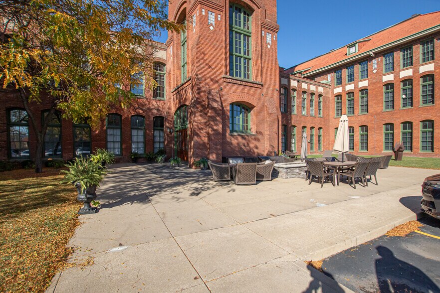 More Photos Of 1900-2100 Superior Ave, Cleveland Apartments For Lease