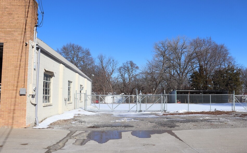 More Photos Of 205 E Green St, Clinton Storefront For Sale