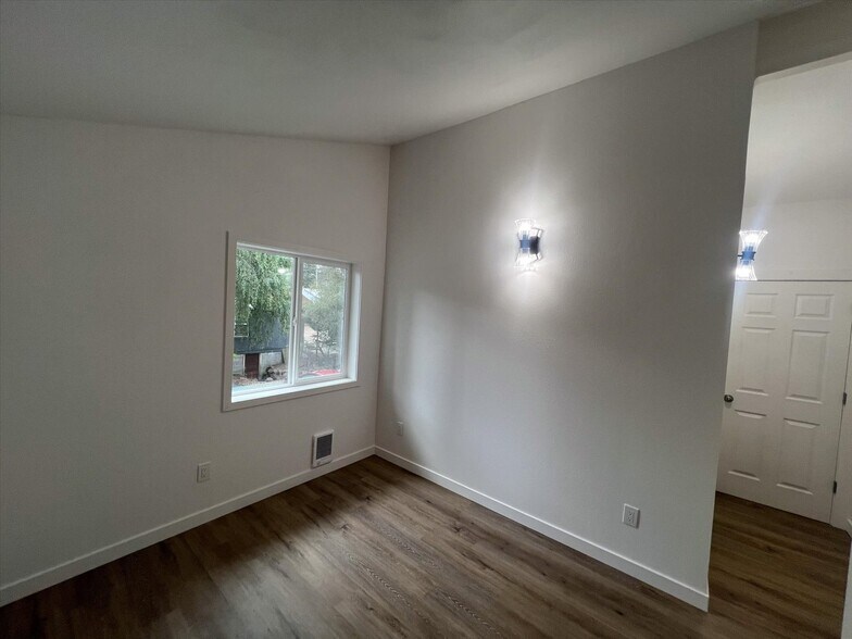 More Photos Of 10443 17th Ave SW, Seattle Multifamily For Sale