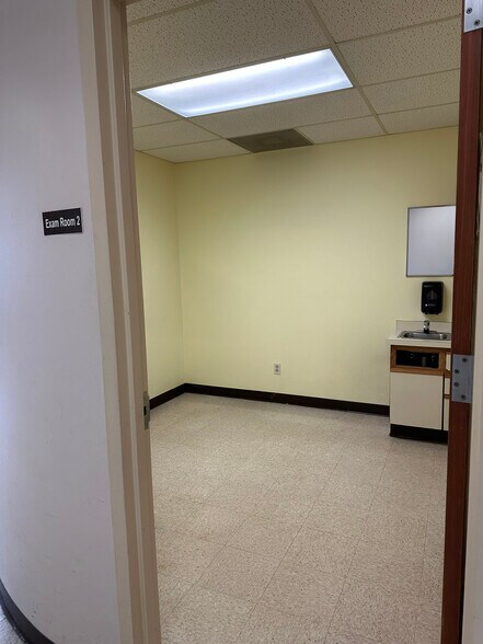 More Photos Of 961 Canal St, Syracuse Medical For Sale