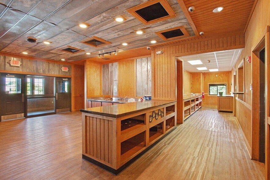 More Photos Of 762 Veterans Pky, Hinesville Restaurant For Sale