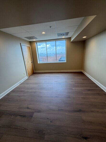 More Photos Of 327 Main St, Greenwood Office For Lease