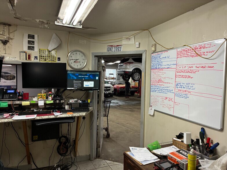 More Photos Of 12118 Lorain Ave, Cleveland Auto Repair For Lease