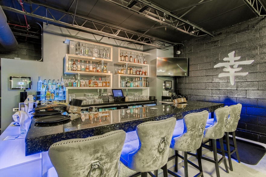 More Photos Of 312 W Main St, St Charles Restaurant For Lease