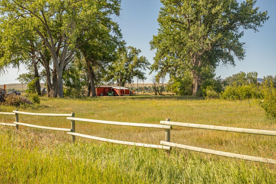 More Photos Of 13899 MT HIGHWAY 200 Hwy, Sun River Bar For Sale