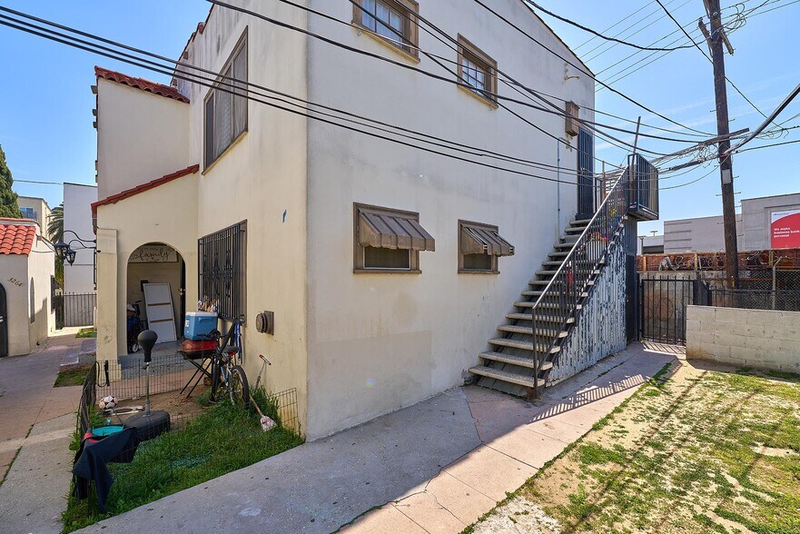 More Photos Of 3262 Monette Pl, Los Angeles Apartments For Sale